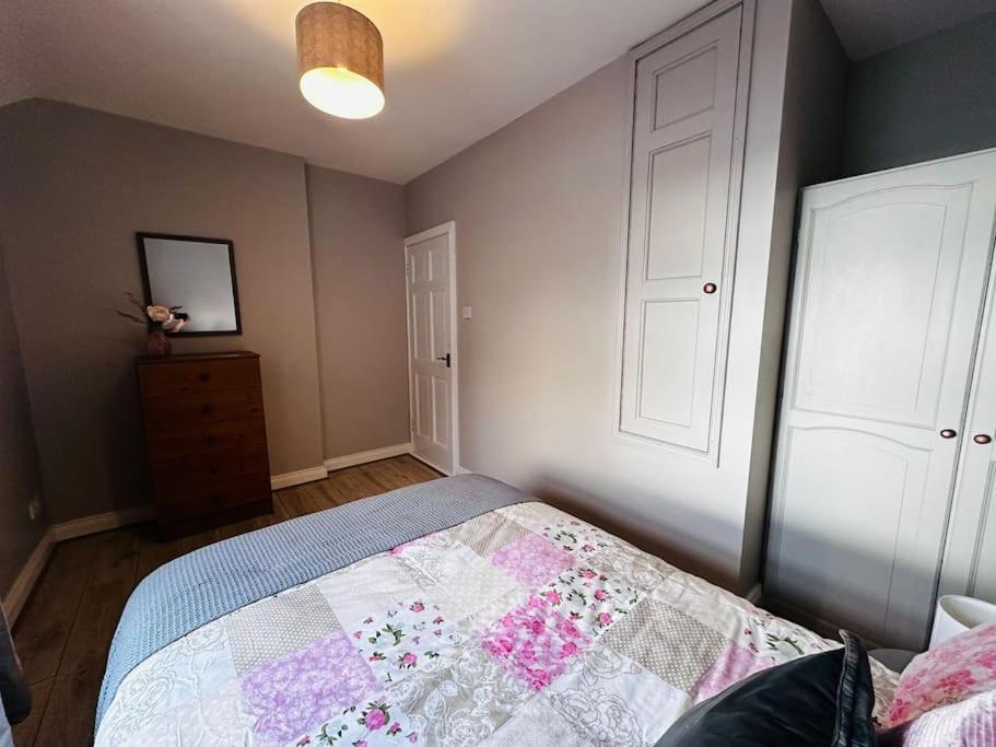 Gaeltacht Quarter Cosy Home Белфаст Екстер'єр фото